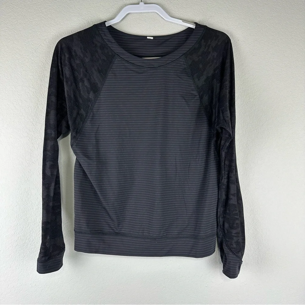 Lululemon Black Micro Stripe Run For Days Long Sleeve Athletic Athleisure Top 12